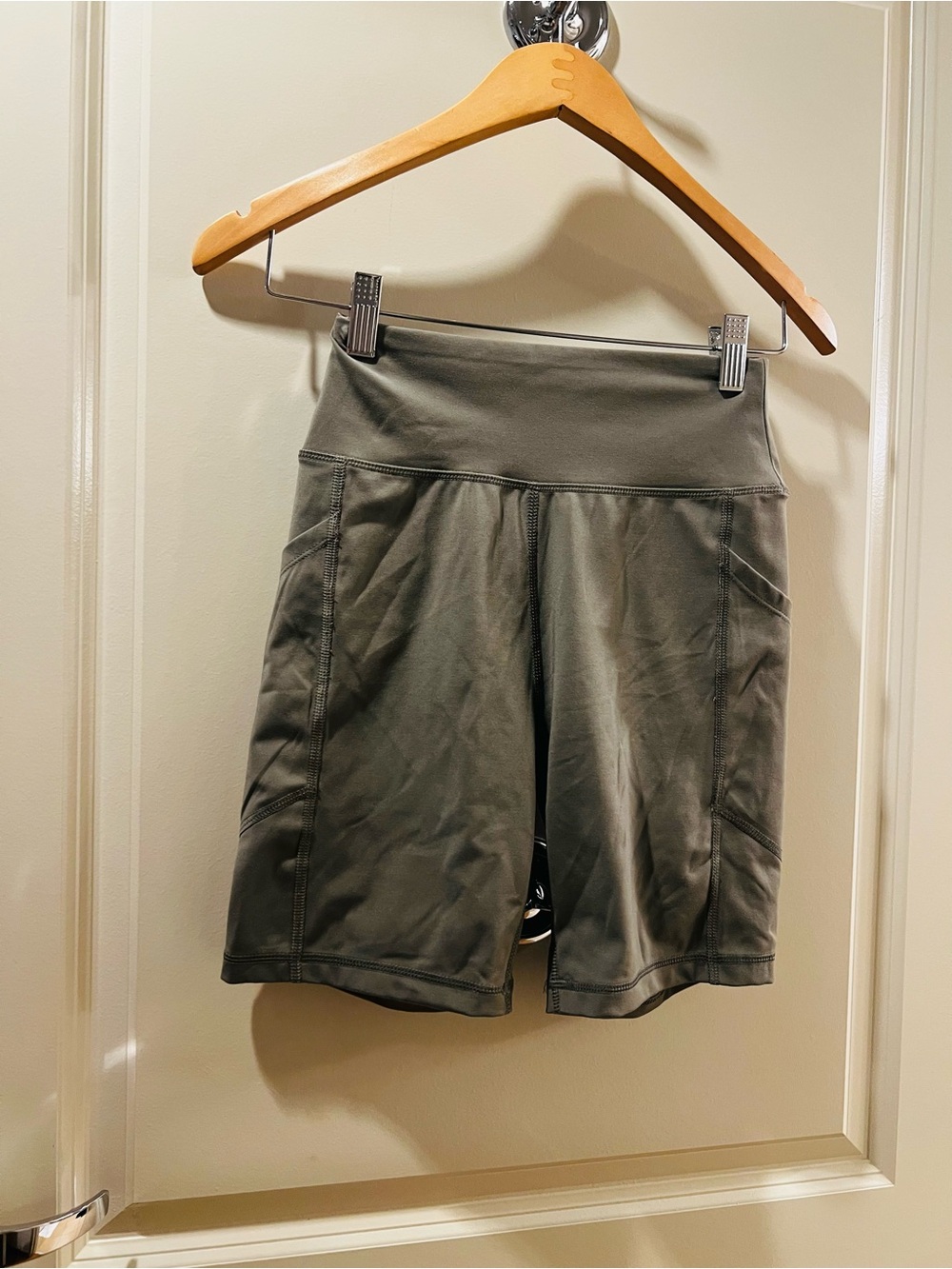 American Eagle Everything Pocket Super High Waisted 6” Bike Short - Olive
